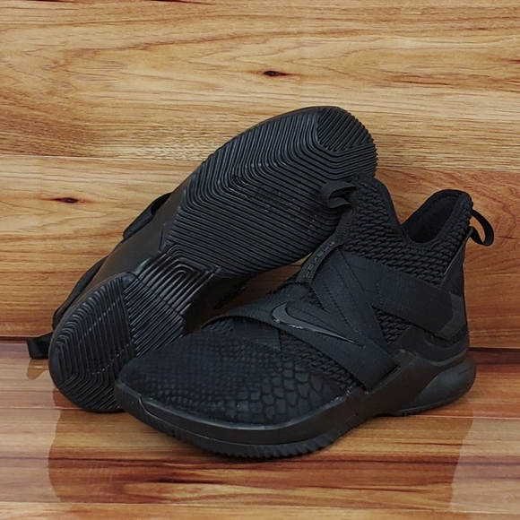 New Nike LeBron James Soldier XII 12 SFG - Picture 1 of 7